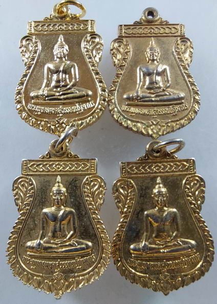 " เหรียญเสมา หลวงพ่อทองคำ วัดไตรมิตรวิทยารามวรวิหาร ปี 2538 กะไหล่ทองทีเดียว 4 เหรียญครับ "