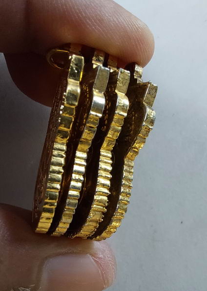 " เหรียญเสมา หลวงพ่อทองคำ วัดไตรมิตรวิทยารามวรวิหาร ปี 2538 กะไหล่ทองทีเดียว 4 เหรียญครับ "