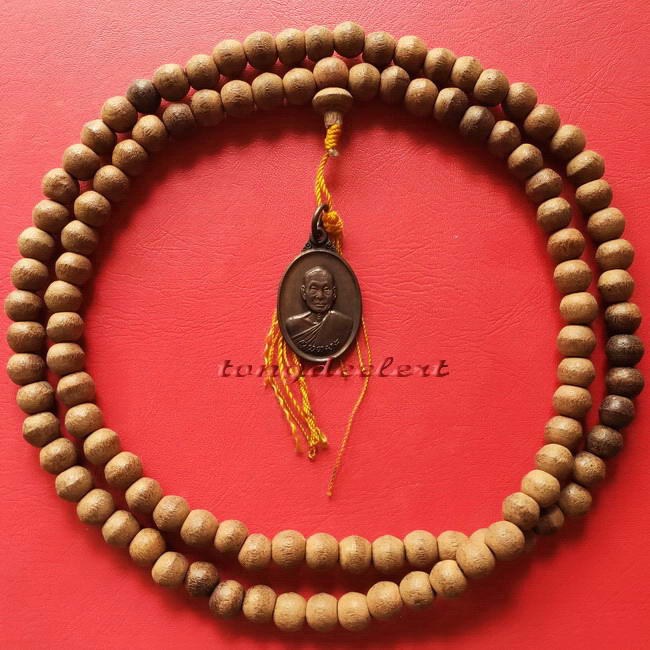 ประคำไม้ หลวงพ่ออุตตมะ วัดวังก์วิเวการาม จ.กาญจนบุรี สวยมากค่ะ