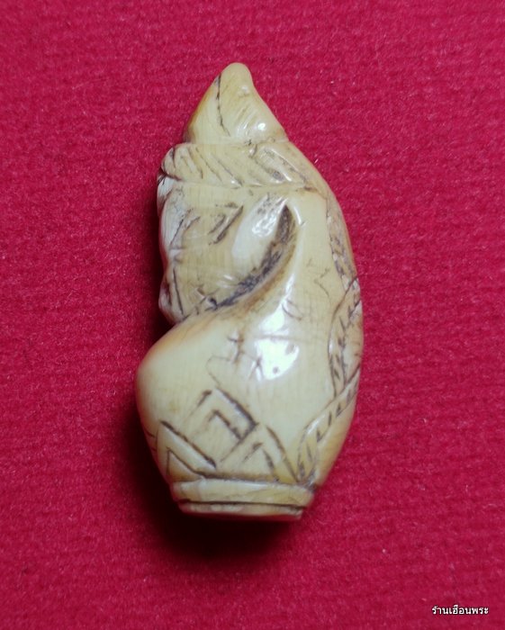 ม้าหมากรุก เขี้ยวแกะ ขนาดสูง 1 นิ้ว สวยเขี้ยวแกะเก่าฉ่ำ