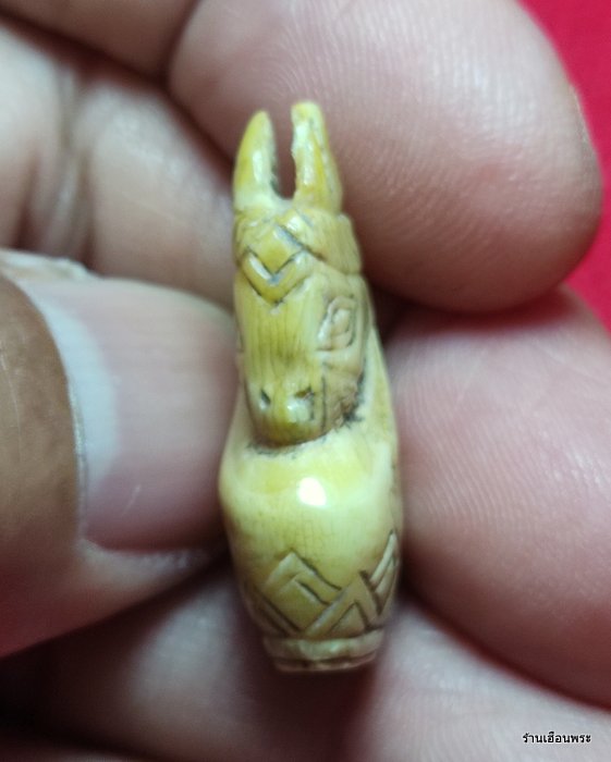 ม้าหมากรุก เขี้ยวแกะ ขนาดสูง 1 นิ้ว สวยเขี้ยวแกะเก่าฉ่ำ