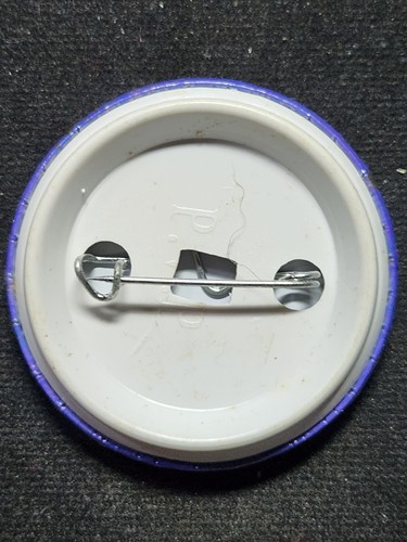  วัดห้วยปลากั้ง จ.เชียงราย ล๊อตเก็ตเข็มกลัด  พระอาจารย์พบโชค