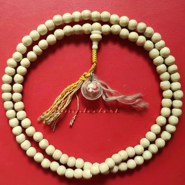 ประคำหลวงพ่ออุตตมะ วัดวังก์วิเวการาม จ.กาญจนบุรี มีลูกอมรุ่นเก่าห้อยปลายประคำด้วยค่ะ