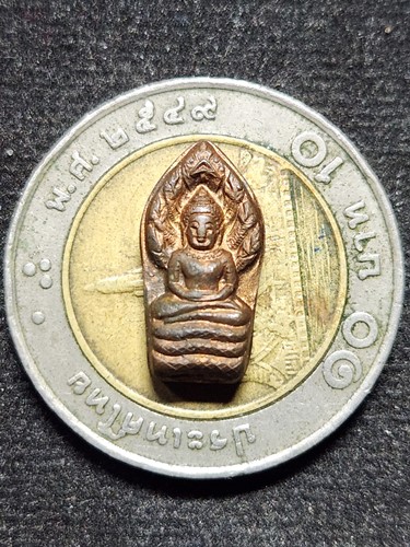 ปรกใบมะขาม  ครูบาบุญชุ่ม รุ่นเเรก