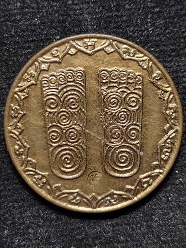 เหรียญพระธาตุผาชุม หลังรอยพระบาท จ.เชียงราย ปี ๓๘ ตอกโค็ด