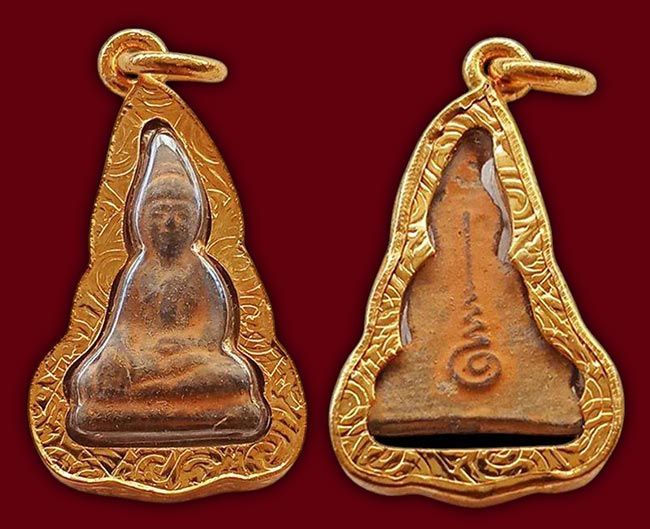 พระท่ากระดานหลังยันต์ เลี่ยมไมครอน ไม่ทราบที่