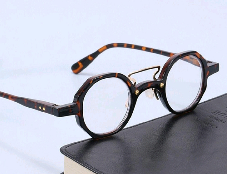 แว่น Vintage Gold รุ่น Luxury icon II กรอบสวย ขาสปริงลายกระน้ำตาล เด้งหนึบ