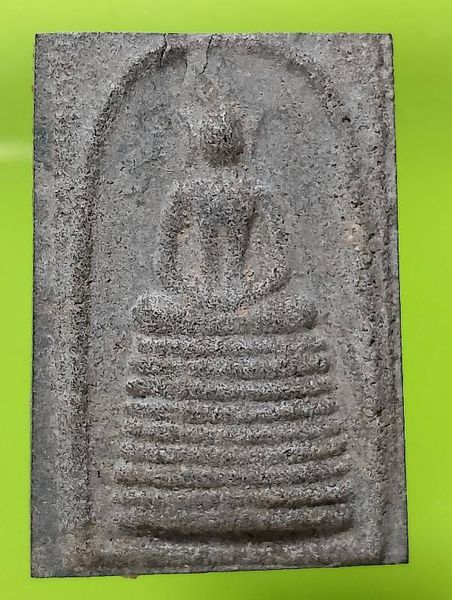 พระสมเด็จเนื้อไม้ ด้านหลังแผ่นจีวร