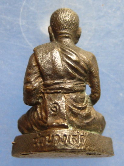 รูปหล่อ หลวงพ่อพล วัดบางเสร่ ชลบุรี