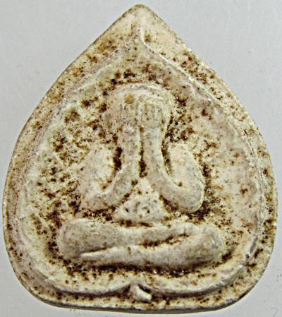 ๒๐ พระปิดตาใบโพธิ์หลังยันต์