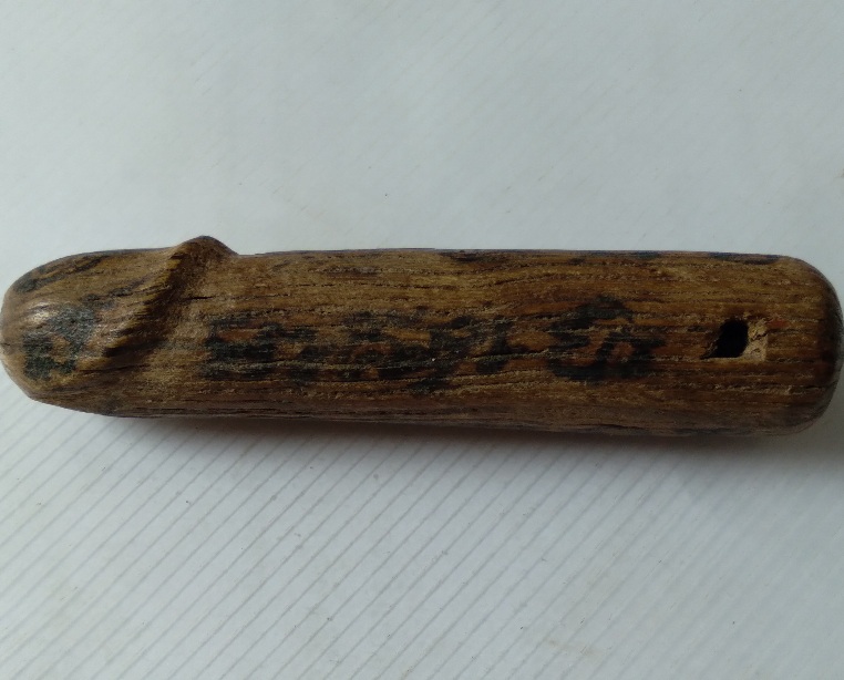 ปลัดขิกไม้แกะไม่ทราบที่