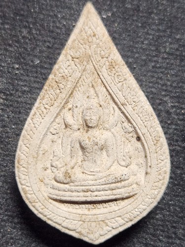 วัดพระศรีรัตนมหาธาตุ จังหวัดพิษณุโลก พระพุทธชินราชเนื้อผง รุ่นปิดทองปี 2547 