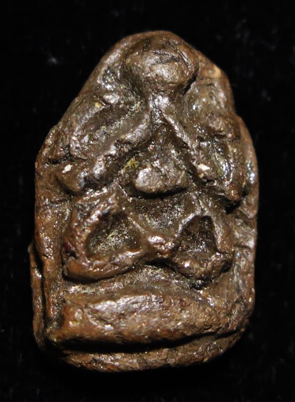 พระปิดตาเนื้อผง พิมพ์กรุวังหน้า