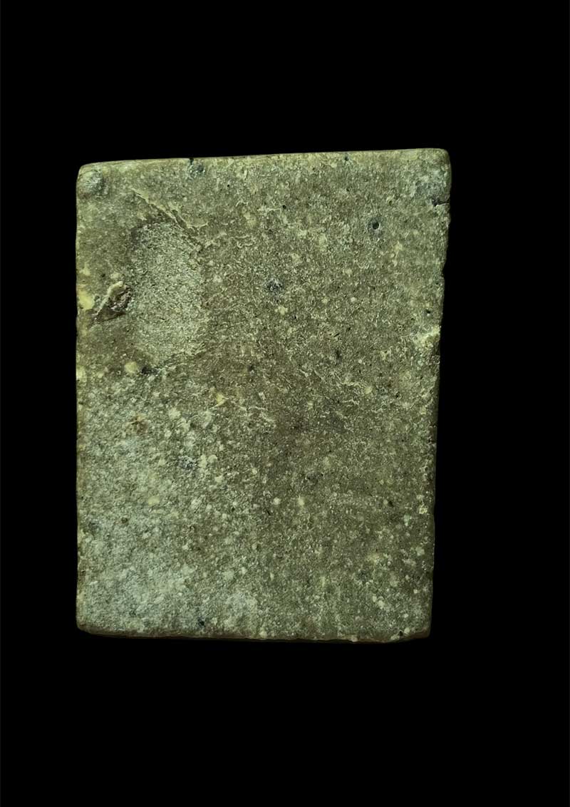 พระเนื้อผงนำมัน พิมพ์ซุ้มประตู ไม่ทราบที่ครับ