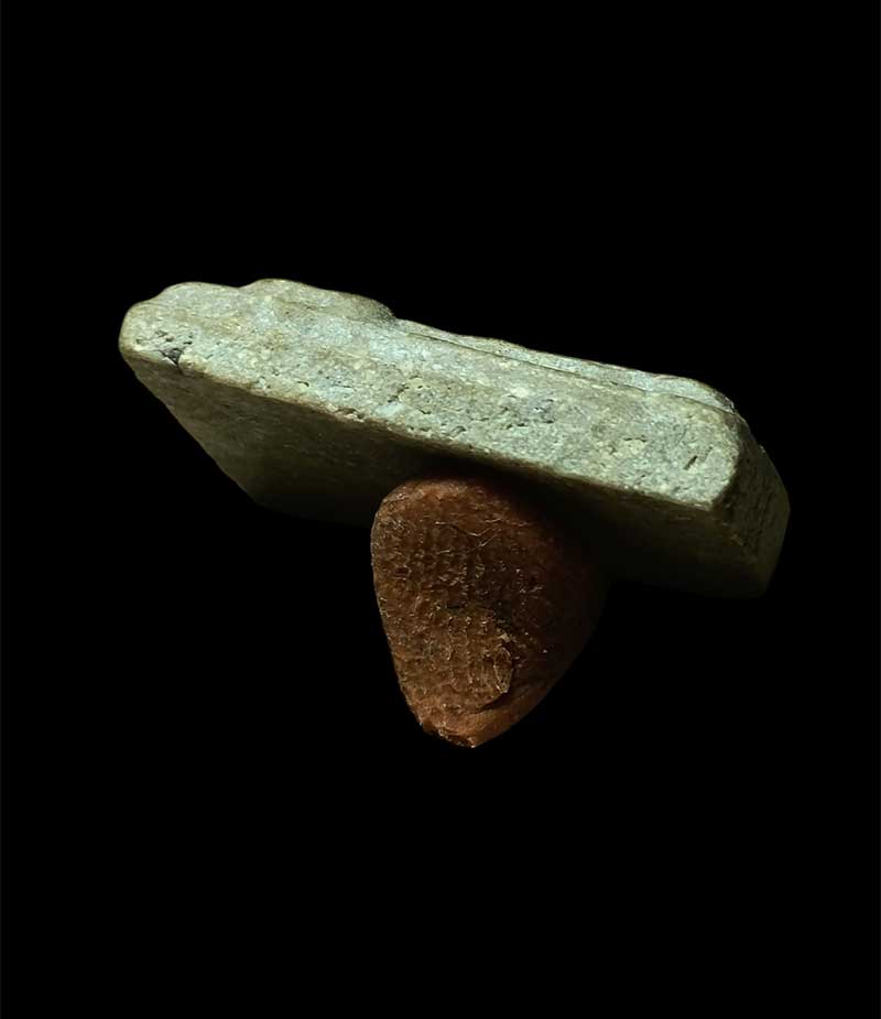 พระเนื้อผงนำมัน พิมพ์ซุ้มประตู ไม่ทราบที่ครับ