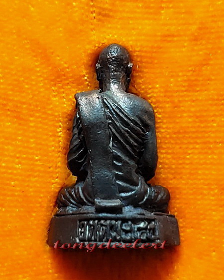 รูปหล่อหลวงพ่ออุตตมะ วัดวังก์วิเวการาม จ.กาญจนบุรี รุ่น 7 รอบ เนื้อนวโลหะ สวยมากค่ะ