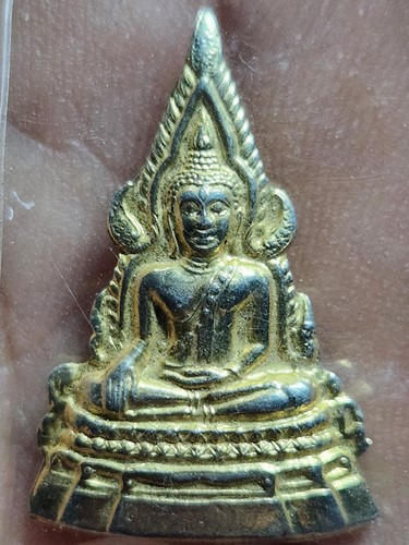 วัดพระศรีรัตนมหาธาตุ จ.พิษณุโลก  พระพุทธชินราชตัดชิด หลังพานพุ่ม อกเลา