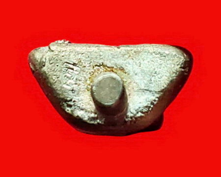 พระพุทธธรรมจักรประทาน(พระยอดธง) วัดดงสัก จ.กาญจนบุรี เนื้อเงิน สวยมากค่ะ