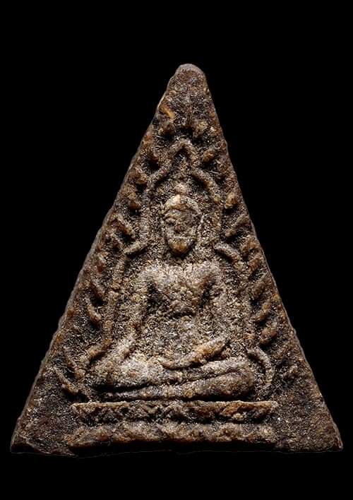 ถูกสุด สะดุดใจ..พระพุทธสามเหลี่ยม หลังยันต์ ไม่ทราบที่ เนื้อว่าน สวย