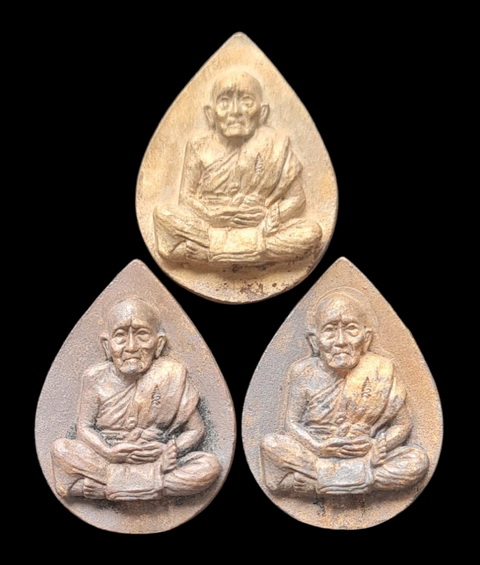 หยดน้ำรูปเหมือน ๖๕..เนื้อสัมฤทธิ์ ๓ องค์..ลป.นน สำนักสงฆ์เขาพรานธูป จ.ประจวบคีรีขันธ์ / จัดส่ง ems
