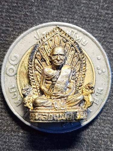  วัดไดรัง จ.พิจิตร  รูปหล่อหลวงพ่อเงิน พิมพ์แววนกยูง รุ่นเพชรเงินพันล้าน ๒๕๔๐