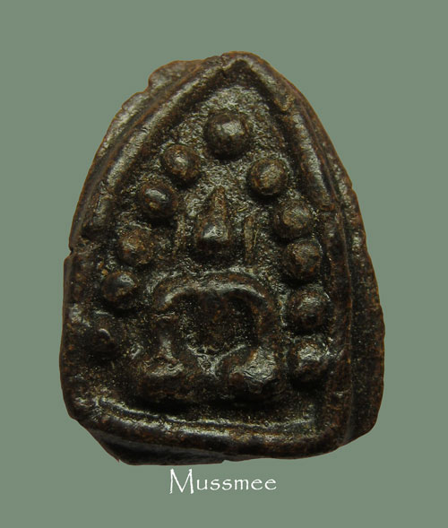 พระพุทธข้างรัศมี ก๋งหลิม วัดน้อย ชลบุรี เนื้อผงผสมว่าน จุ่มรัก 