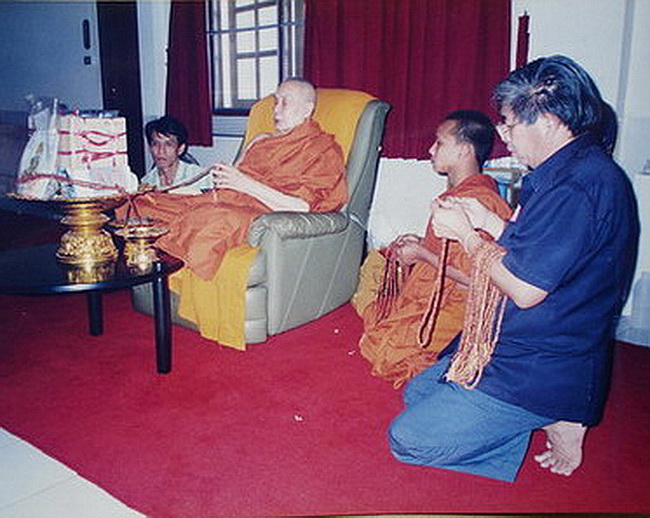 พระพุทธปางสมาธิ หลวงพ่ออุตตมะ วัดวังก์วิเวการาม จ.กาญจนบุรี สวยมากค่ะ