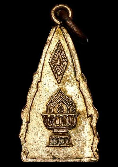 ถูกสุด สะดุดใจ..เหรียญพระพุทธชินราชหลังพานพระศรี วัดใหญ่ จ.พิษณุโลก ปี 2496 กะไหล่ทอง หูเชื่อม
