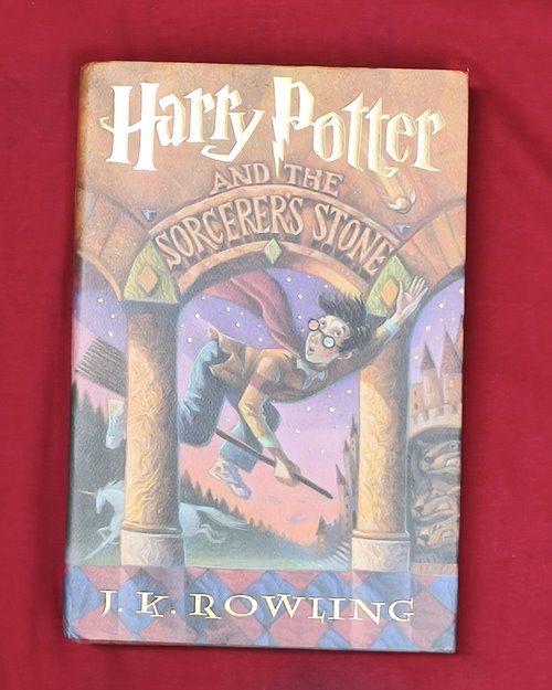 (ปิด119) หนังสือภาษอังกฤษ Harry Potter and the SorCerer's Stone 15.5x23.5ซ.ม. ปกแข็ง 509หน้า (มือ2)