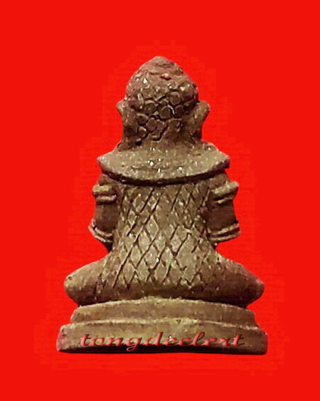 พระชัยวัฒน์ตะละกุล หลวงพ่ออุตตมะ วัดวังก์วิเวการาม จ.กาญจนบุรี เนื้อว่าน108 ฝังพลอยเสก สวยมากค่ะ