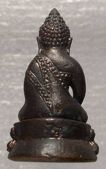 พระกริ่ง ด้านหลังตอกโค้ต ไม่ทราบที่ 