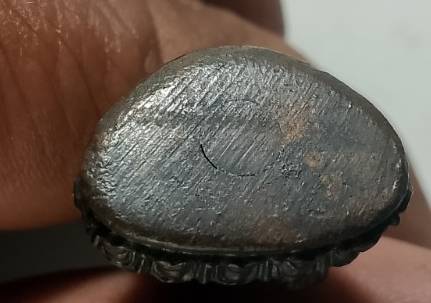 พระกริ่ง ด้านหลังตอกโค้ต ไม่ทราบที่ 