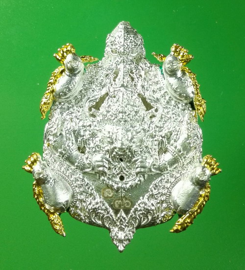 เหรียญหล่อประกอบ เนื้อเงินลงยา พญาเต่าเสวยชาติ วัดถ้ำเขาชะอางค์ จ.กาญจนบุรี ขนาด 3 ซม.