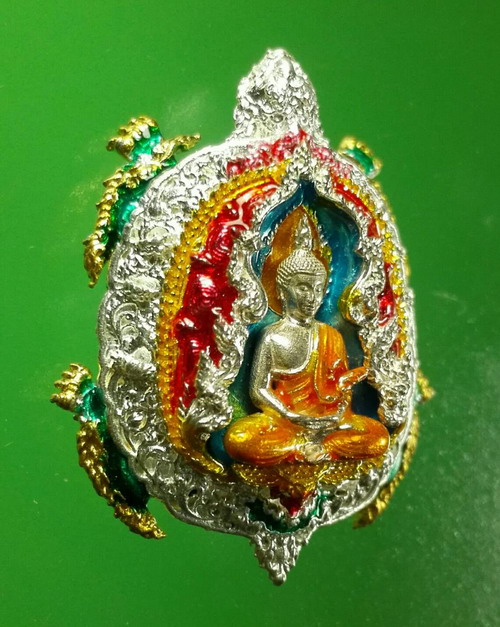 เหรียญหล่อประกอบ เนื้อเงินลงยา พญาเต่าเสวยชาติ วัดถ้ำเขาชะอางค์ จ.กาญจนบุรี ขนาด 3 ซม.