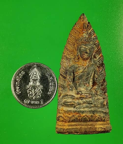 พระรอดหลวง เนื้อดิน กรุปทุมวดี ลำพูน อายุ 1300 ปี สภาพสวยมากๆ คาดว่าจะสร้างปี 1263 พระมีเหล็กออกไซด์