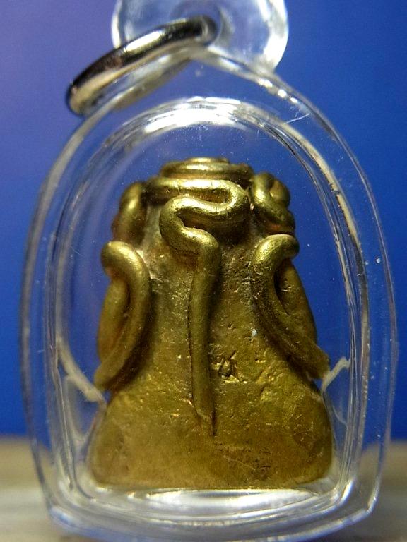 ปิดตายันต์ยุ่ง เนื้อทองทิพย์ หลวงพ่อชำนาญ วัดบางกุฏีทอง ตอกโค๊ต ''ช'' สวยงาม เลี่ยมพร้อมใช้