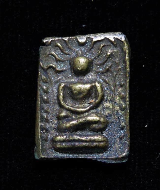 พระหล่อเนื้อทองเหลือง ไม่ทราบที่