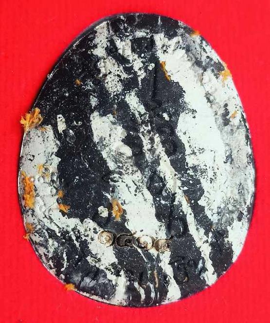 พระปิดตา หลวงพ่อพัฒน์ วัดห้วยด้วน เนื้อผงลาวาหน้ากากทองแดงซาติน หมายเลข ๑๔๑๔ พร้อมกล่อง