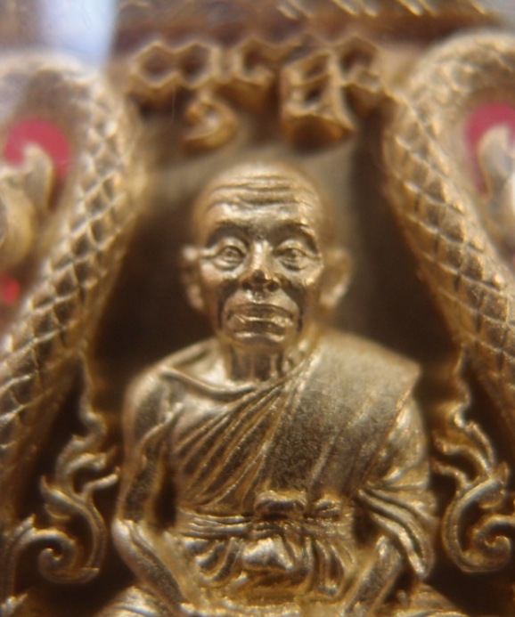 เสมาฉลุเลื่อนสมณศักดิ์หลวงพ่อคูณรุ่นพุทธคูณสยามเนื้อทองระฆังเลขสวย๕๓๑พร้อมเลี่ยม