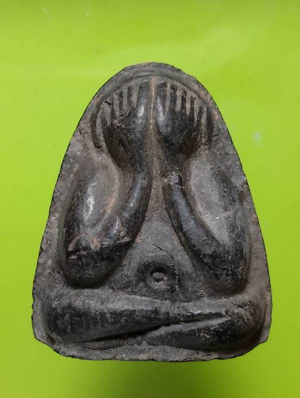 พระปิดตาเนื้อผงหลังยันต์ 