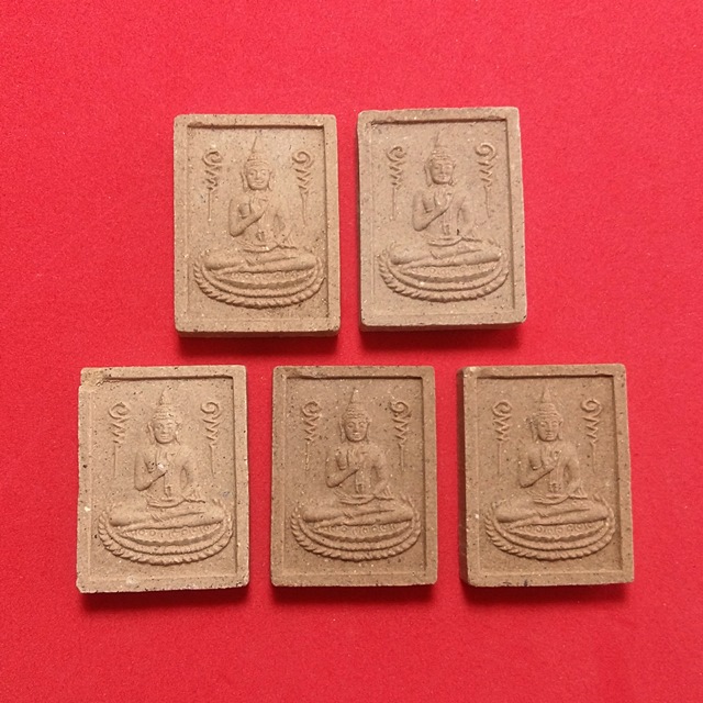 พระผงหลวงพ่อพระธรรมจักร วัดหนองระกำ จ.ระยอง 5 องค์