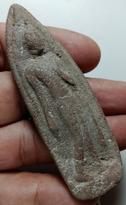 พระลีลาเนื้อดิน องค์ใหญ่ 