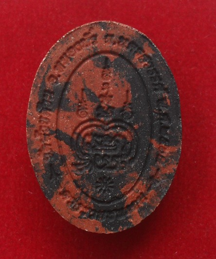 พระผงดวงรวยชนะจน หลวงพ่อพัฒน์ วัดห้วยด้วน จ.นครสวรรค์ เนื้อผงพุทธคุณ หน้ากากทองแดง หมายเลข ๑๑๗๑ 