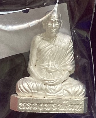 รูปหล่อก้นระฆัง 100 ปี หลวงพ่อพัฒน์ เนื้อชุบเงิน พ่นทราย หมายเลข ๑๙๑ พร้อมกล่อง