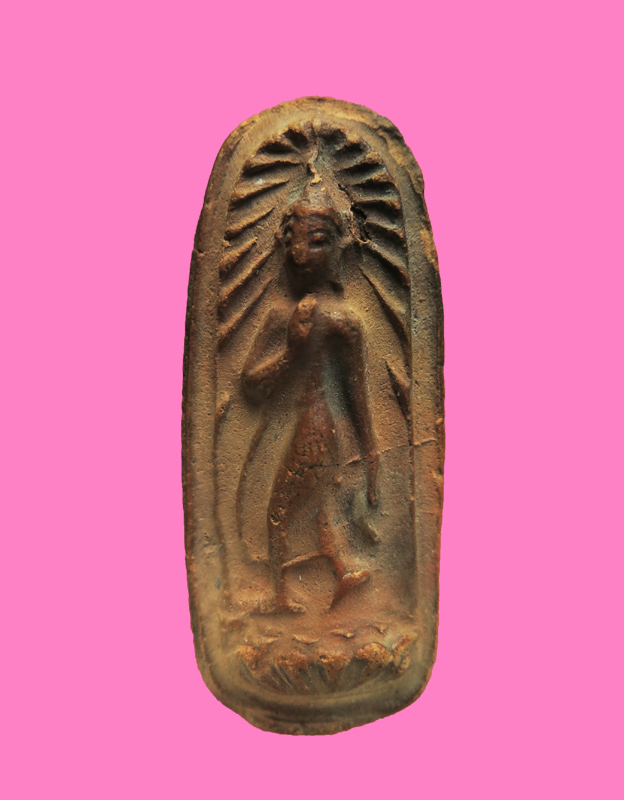 พระลีลาข้างรัศมี เนื้อดิน