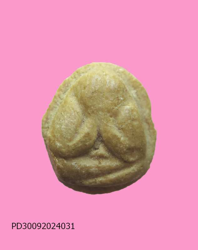 พระปิดตา เม็ดกระดุม หลังยันต์