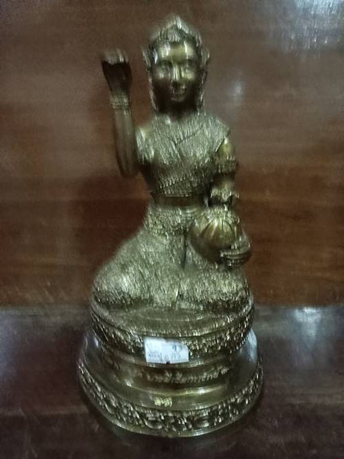 พระบูชานางกวักบารมีเรียกทรัพย์ หลวงพ่อทอง สุทธสีโล ออกวัดบ้านไร่ ปี 2565 เนื้อ โลหะรมมันปู หน้าตัก 5