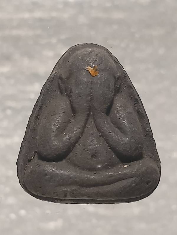 พระปิดตาหลังยันต์ 