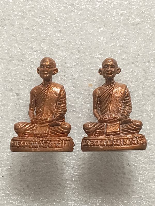 รูปหล่อหลวงปู่มา ถาวโร วัดคลองสำลี อ.ลาดยาว นครสวรรค์    2องค์ 