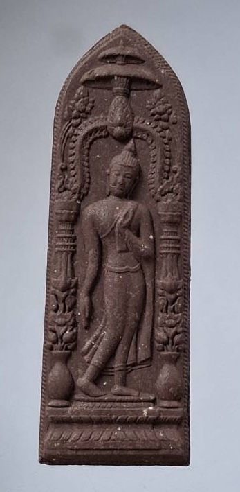 พระลีลากำแพงนิ้ว หลวงปู่นาม วัดน้อยชมภู่ จ.สุพรรณบุรี ปี2555 เนื้อผงว่านชานหมาก พร้อมการ์ดเดิมๆ